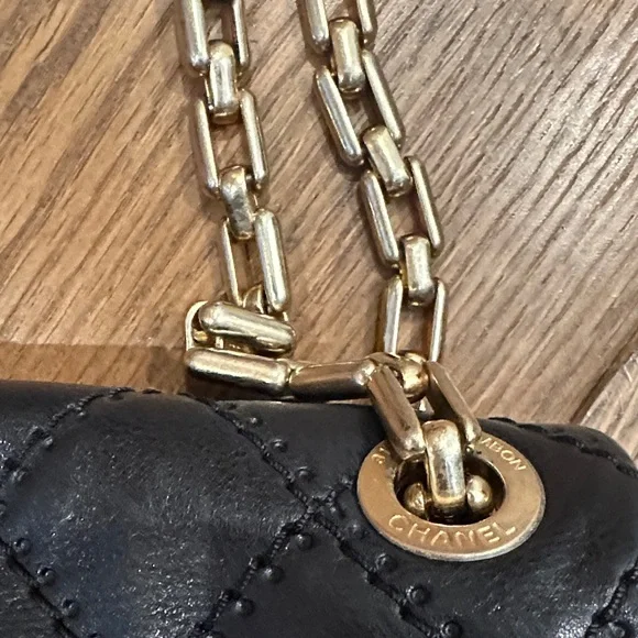 Chanel Quilted Black Shoulder Bag with Gold Accents - Picture 5 of 16